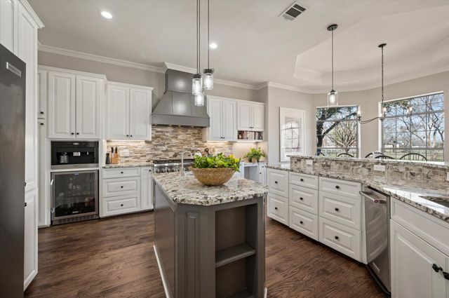 911 Noble Champions Way, Bartonville, TX 76226