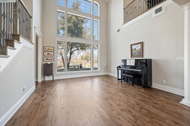 911 Noble Champions Way, Bartonville, TX 76226