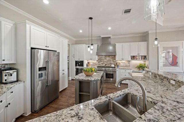 911 Noble Champions Way, Bartonville, TX 76226