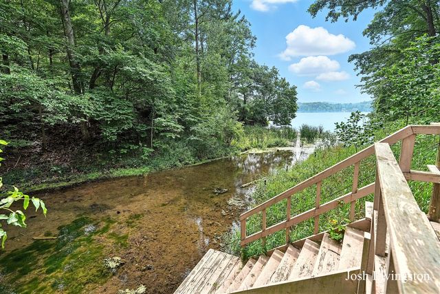 6306 E Carrigan Court, Newaygo, MI 49337