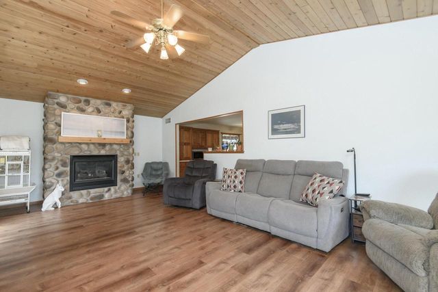 2605 Campfire CROSSING, Waukesha, WI 53189