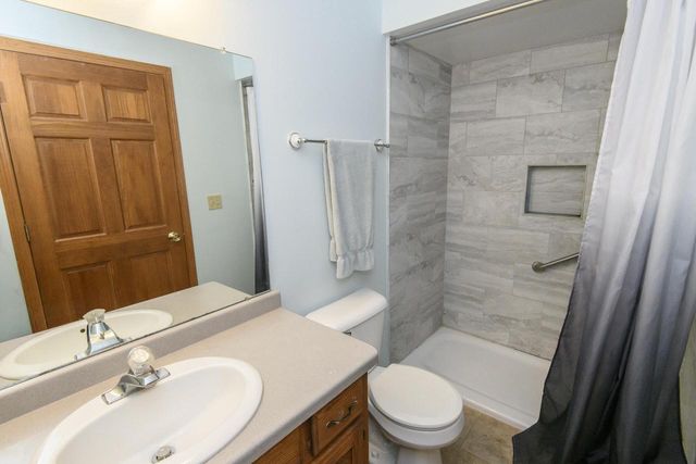 2605 Campfire CROSSING, Waukesha, WI 53189