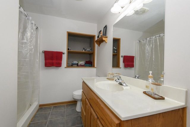 2605 Campfire CROSSING, Waukesha, WI 53189