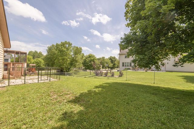 2605 Campfire CROSSING, Waukesha, WI 53189