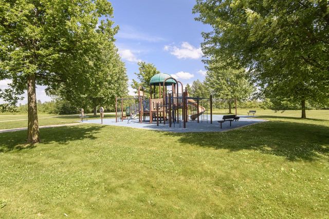 2605 Campfire CROSSING, Waukesha, WI 53189