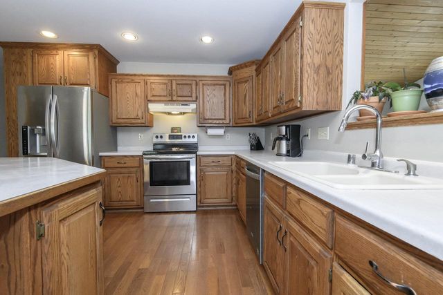 2605 Campfire CROSSING, Waukesha, WI 53189
