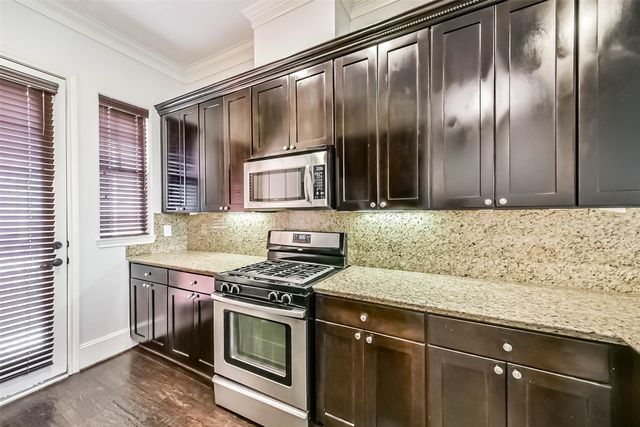 1049 W 22nd Street C, Houston, TX 77008