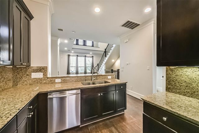 1049 W 22nd Street C, Houston, TX 77008