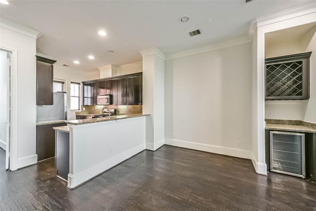 1049 W 22nd Street C, Houston, TX 77008