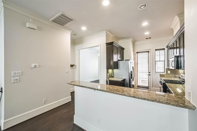 1049 W 22nd Street C, Houston, TX 77008