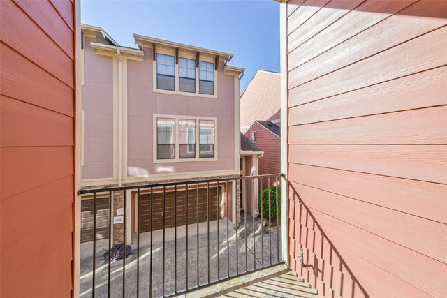 1049 W 22nd Street C, Houston, TX 77008