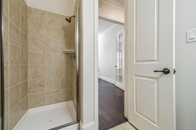 1049 W 22nd Street C, Houston, TX 77008