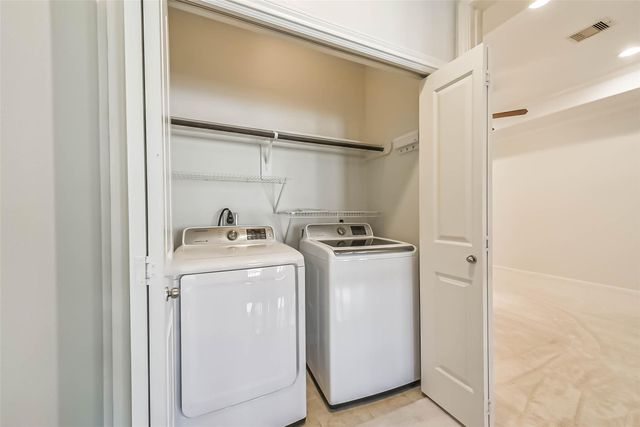 1049 W 22nd Street C, Houston, TX 77008