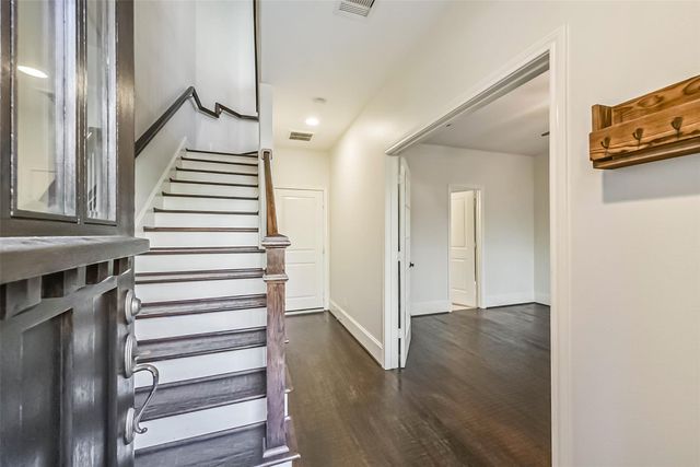 1049 W 22nd Street C, Houston, TX 77008