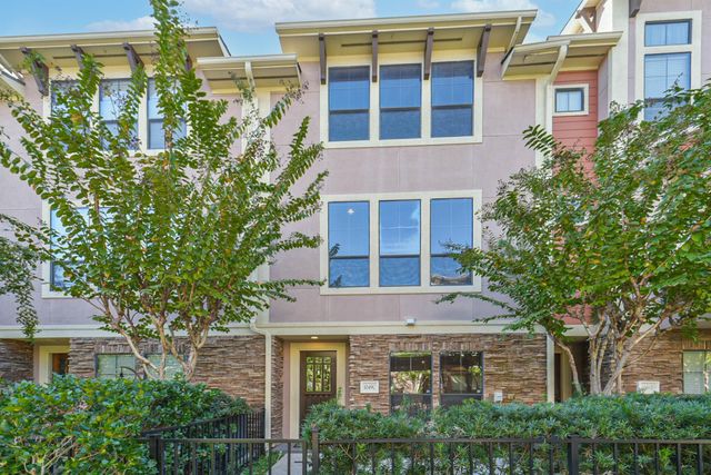 1049 W 22nd Street C, Houston, TX 77008