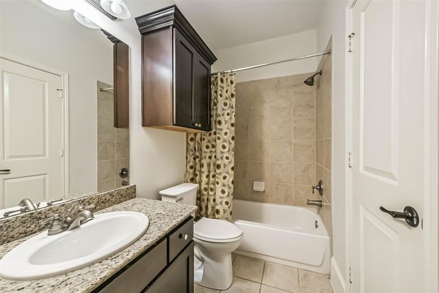 1049 W 22nd Street C, Houston, TX 77008