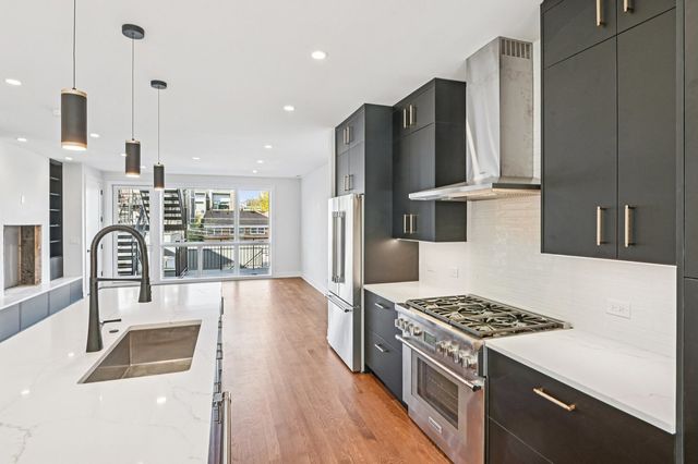 1536 W Chestnut Street B, Chicago, IL 60642