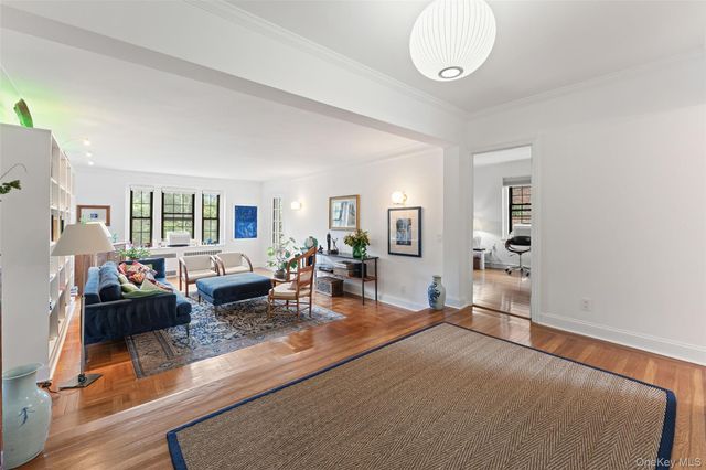 35 Parkview Avenue 5A, Bronxville, NY 10708
