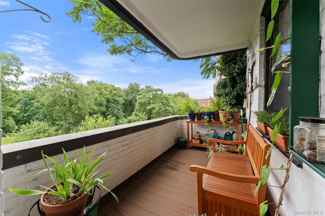35 Parkview Avenue 5A, Bronxville, NY 10708