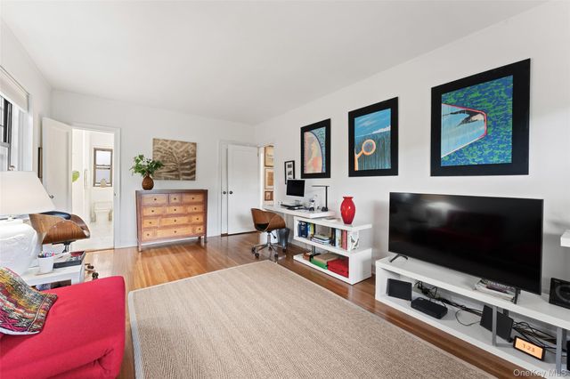 35 Parkview Avenue 5A, Bronxville, NY 10708