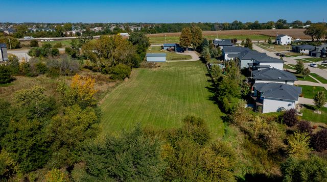 8580 Ashworth Road, West Des Moines, IA 50266