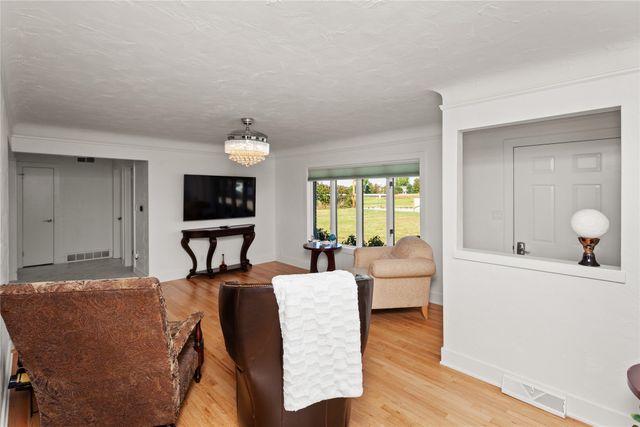 8580 Ashworth Road, West Des Moines, IA 50266