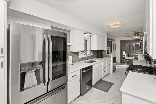 8580 Ashworth Road, West Des Moines, IA 50266