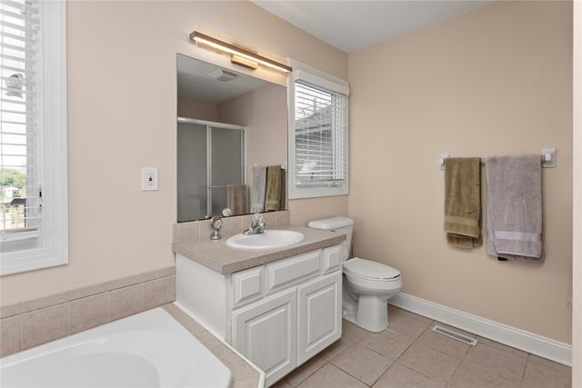 8580 Ashworth Road, West Des Moines, IA 50266