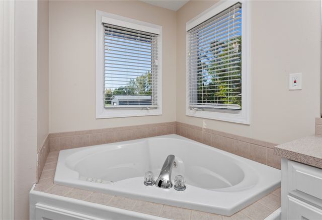 8580 Ashworth Road, West Des Moines, IA 50266