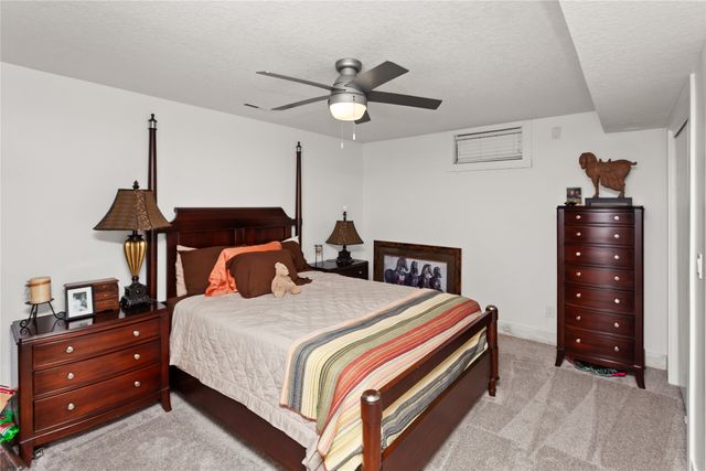 8580 Ashworth Road, West Des Moines, IA 50266