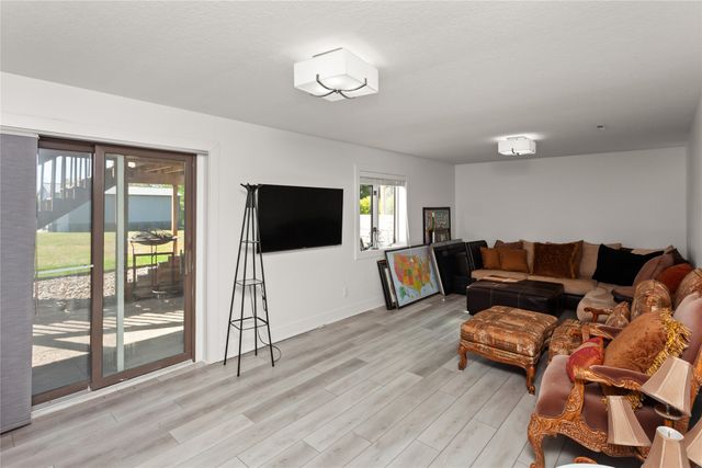 8580 Ashworth Road, West Des Moines, IA 50266