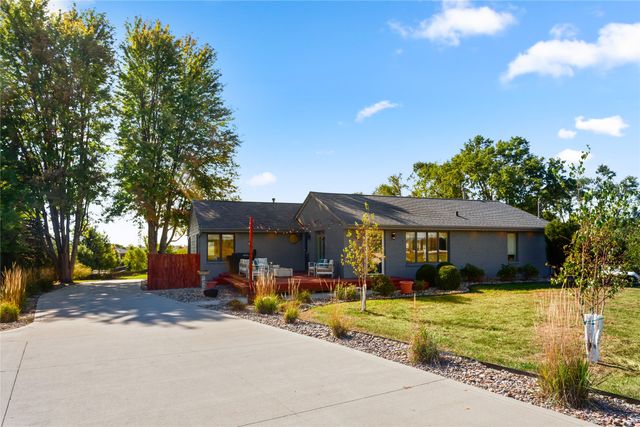 8580 Ashworth Road, West Des Moines, IA 50266