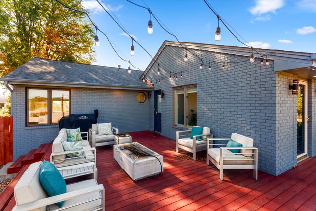 8580 Ashworth Road, West Des Moines, IA 50266