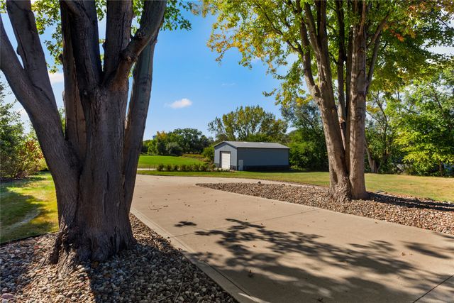 8580 Ashworth Road, West Des Moines, IA 50266