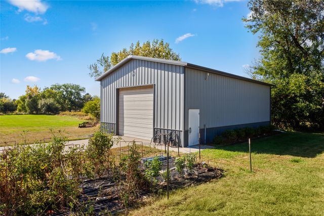 8580 Ashworth Road, West Des Moines, IA 50266