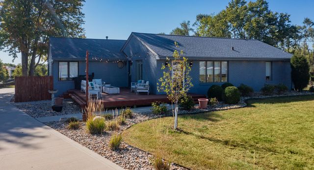 8580 Ashworth Road, West Des Moines, IA 50266