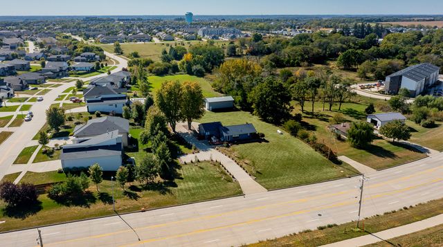 8580 Ashworth Road, West Des Moines, IA 50266