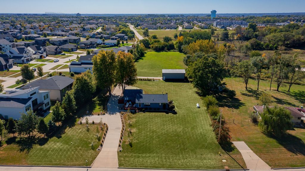 8580 Ashworth Road, West Des Moines, IA 50266