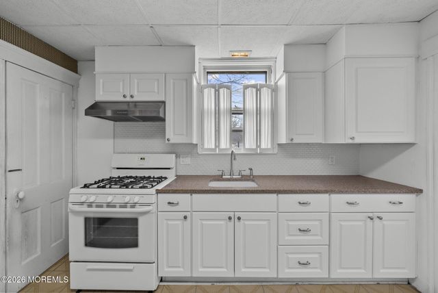 43 Main Street, Englishtown, NJ 07726