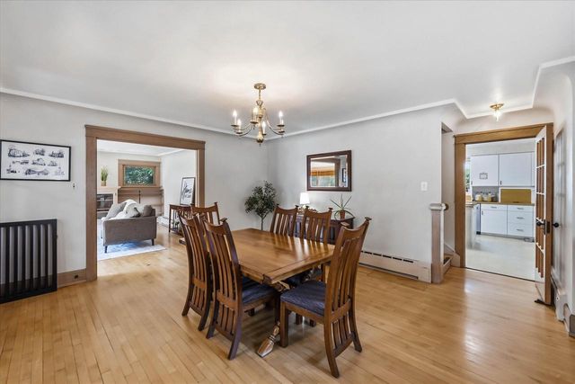 W65N780 Washington AVENUE, Cedarburg, WI 53012