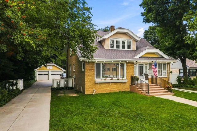 W65N780 Washington AVENUE, Cedarburg, WI 53012
