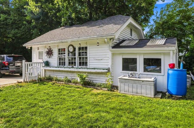 W65N780 Washington AVENUE, Cedarburg, WI 53012