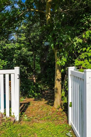 W65N780 Washington AVENUE, Cedarburg, WI 53012