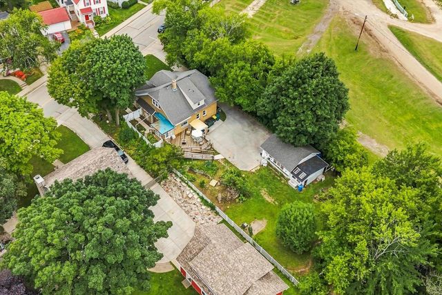 W65N780 Washington AVENUE, Cedarburg, WI 53012