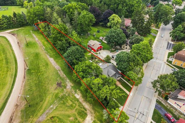 W65N780 Washington AVENUE, Cedarburg, WI 53012