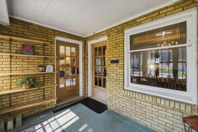 W65N780 Washington AVENUE, Cedarburg, WI 53012