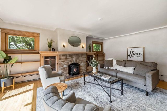 W65N780 Washington AVENUE, Cedarburg, WI 53012