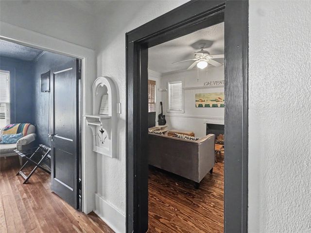 3814 Ursuline Street, Galveston, TX 77550