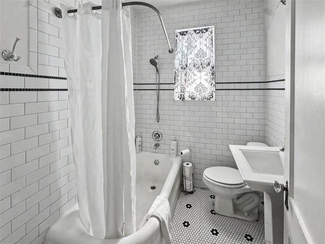 3814 Ursuline Street, Galveston, TX 77550