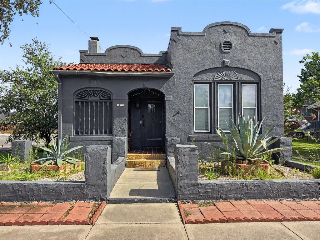 3814 Ursuline Street, Galveston, TX 77550